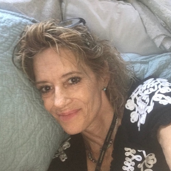 Meet your Posher, Lise - Picture 2 of 8